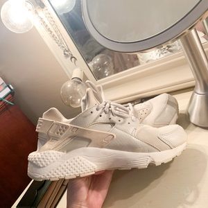 Nike Women’s Huraches